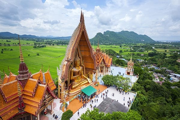 เหมารถตู้ไปกาญจนบุรี วัดถ้ำเสือ